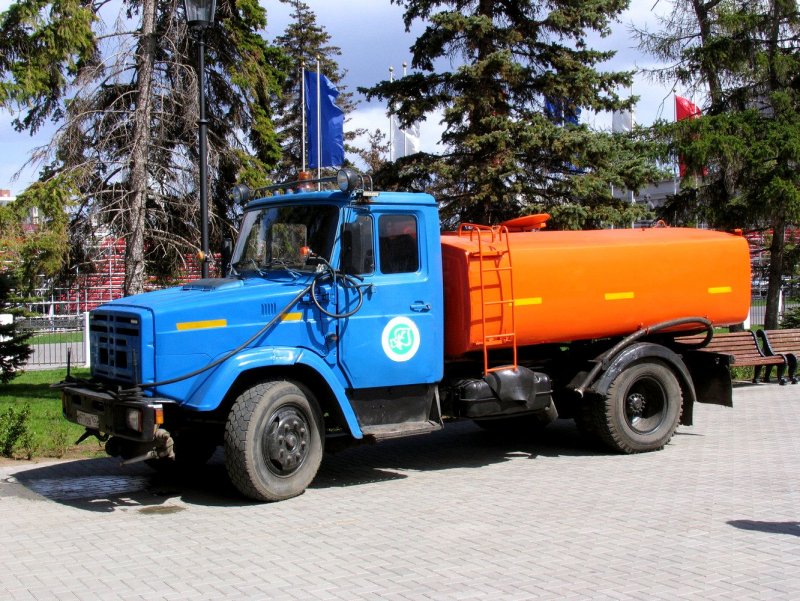 Поливомоечная ЗИЛ ко 713