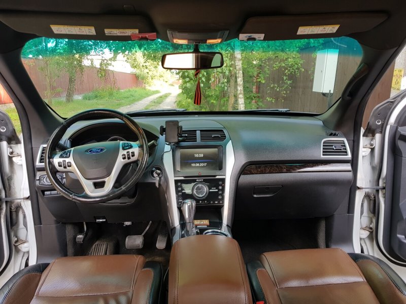 Ford Explorer 2012 салон