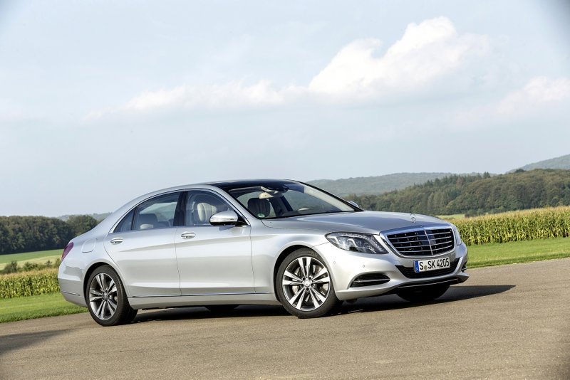 Мерседес-Бенц w222 серебристый