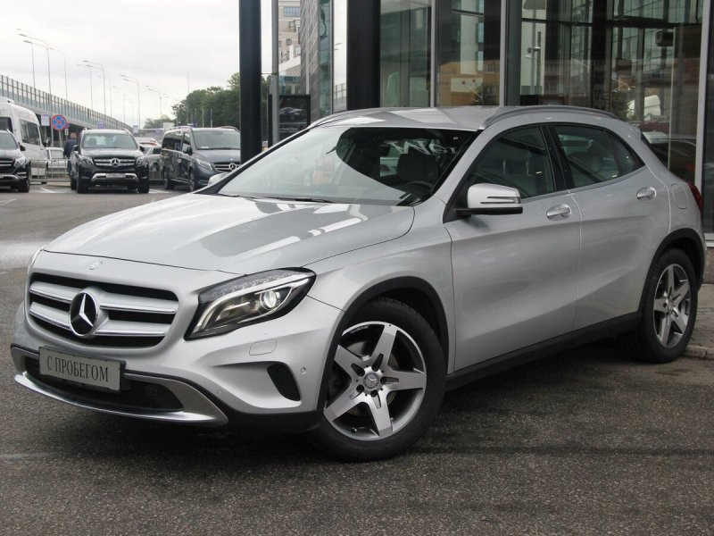 Мерседес GLA серебристый