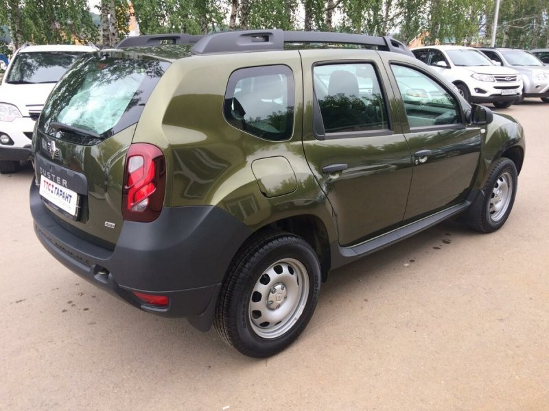 Renault Duster зеленый металлик