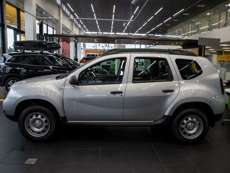 Renault Duster серый металлик
