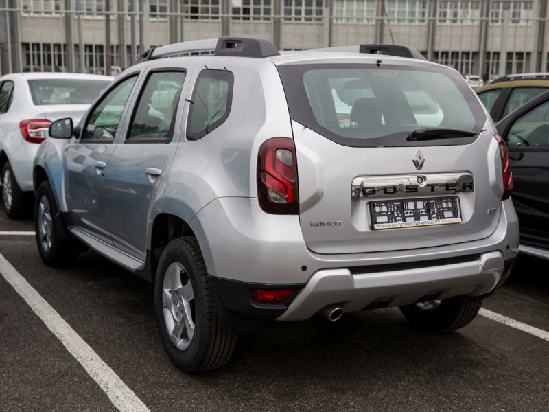 Renault Duster серый металлик