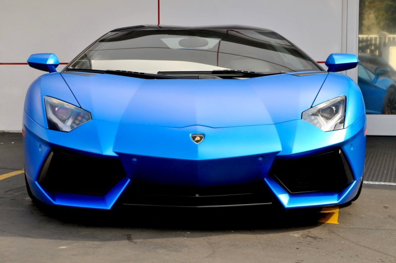 Lamborghini Aventador синий