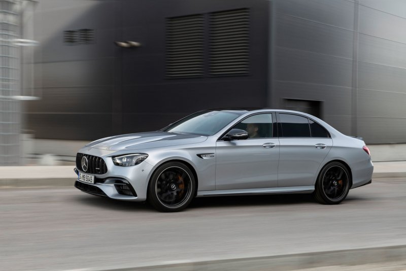 Mercedes Benz w213 AMG черный