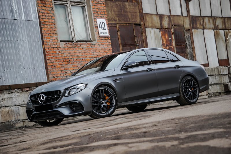 Мерседес Бенц e63s AMG