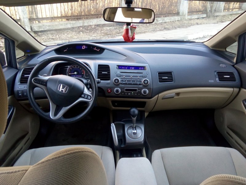 Honda Civic 2010 седан салон