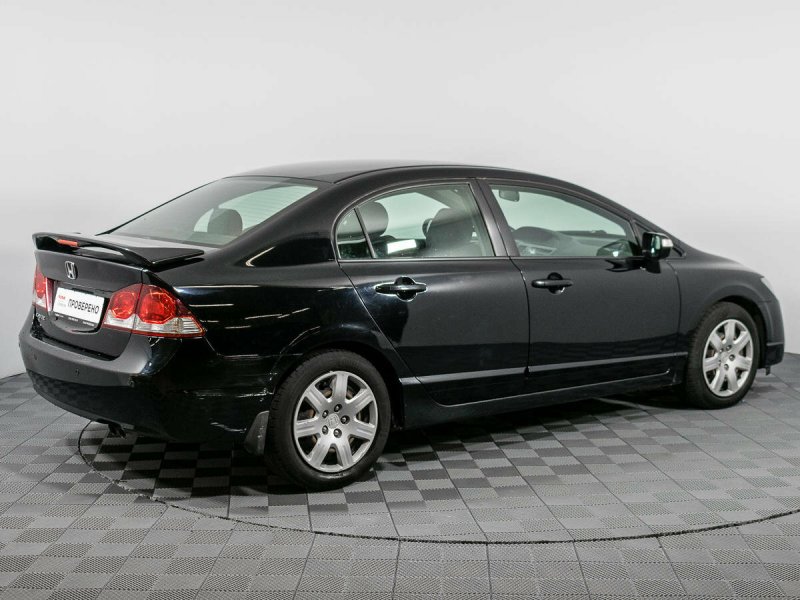 Honda Civic 8 черная