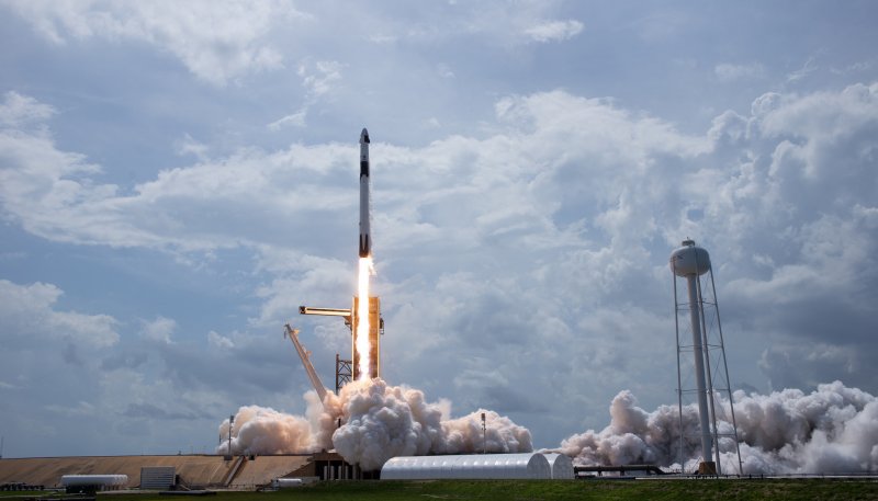 Ракета Dragon SPACEX