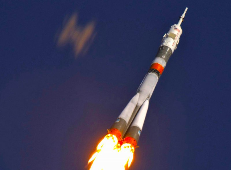 Космическая ракета в космосе