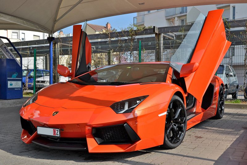 Ламборджини авентадор розовая