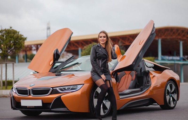 BMW i8 женщинами