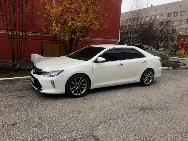 Toyota Camry 50 r19