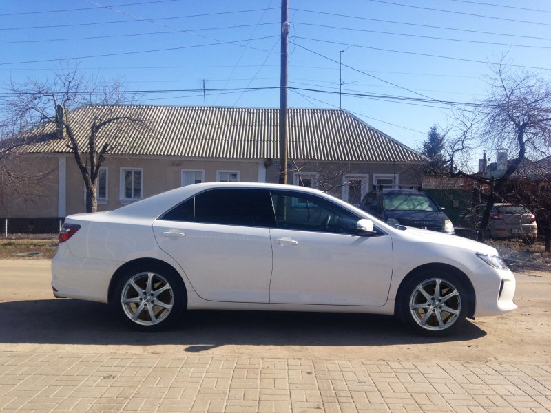Toyota Camry r19