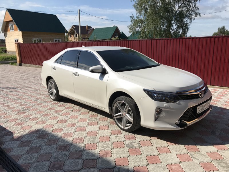 Toyota Camry 50 r19