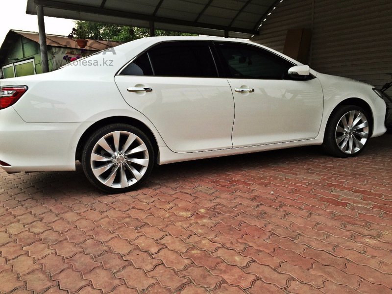 Toyota Camry 50 r18