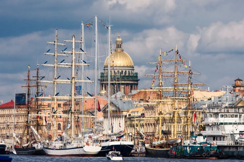 Парусник на Неве Санкт-Петербург