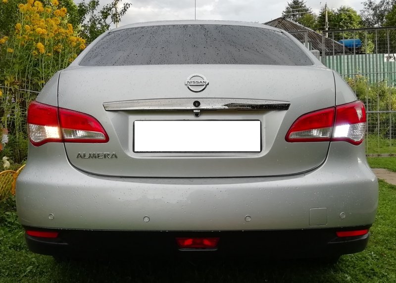 Nissan Almera g15 сзади