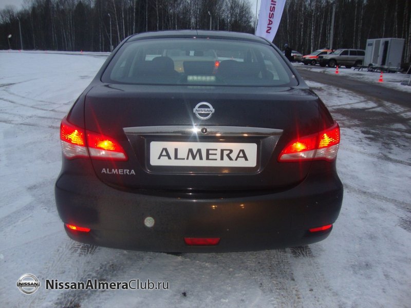 Nissan Almera 2015 сзади