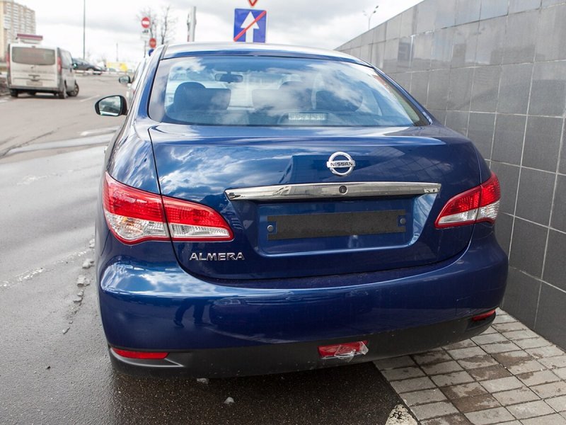 Nissan Almera 2014 сзади
