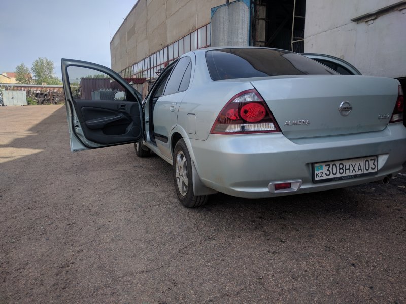Альмера Классик сзади