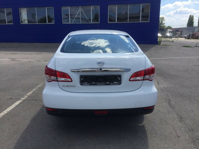 Nissan Almera g15 вид сзади