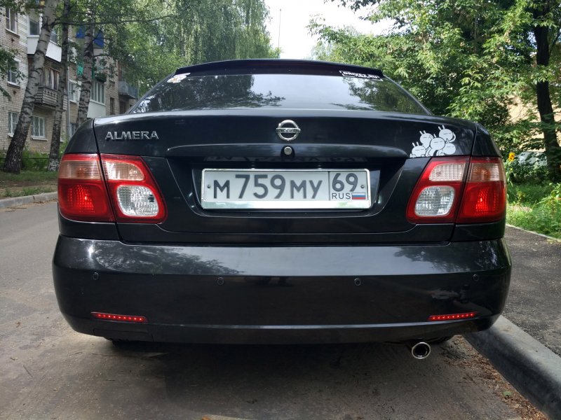 Nissan Almera n16 сзади