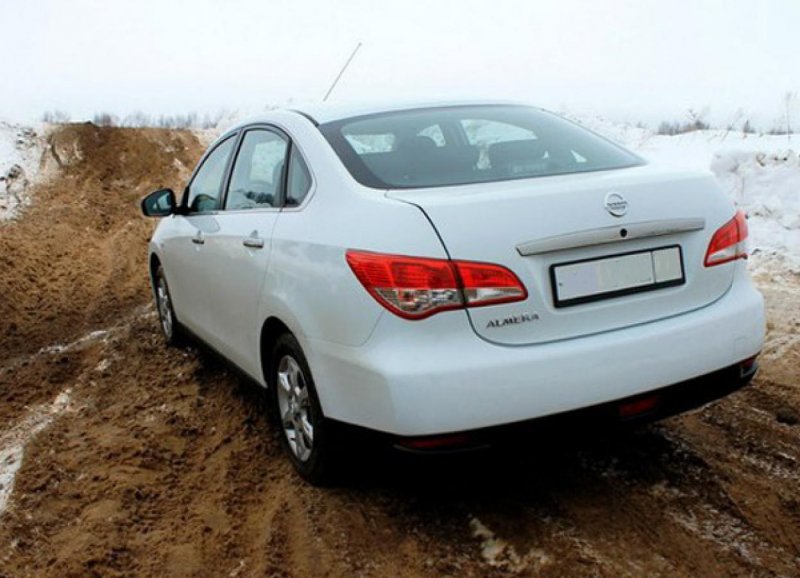 Nissan Almera g15 сзади