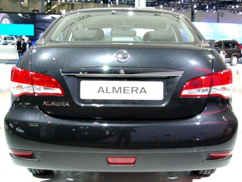 Nissan Almera 2015 сзади