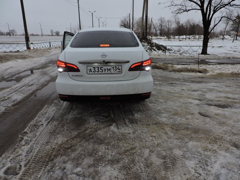 Nissan Almera g15 сзади