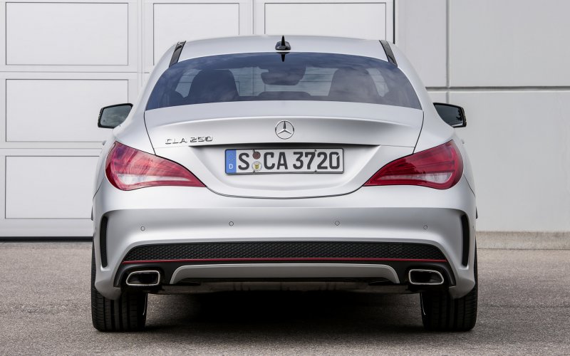 Mercedes CLA 250 сзади