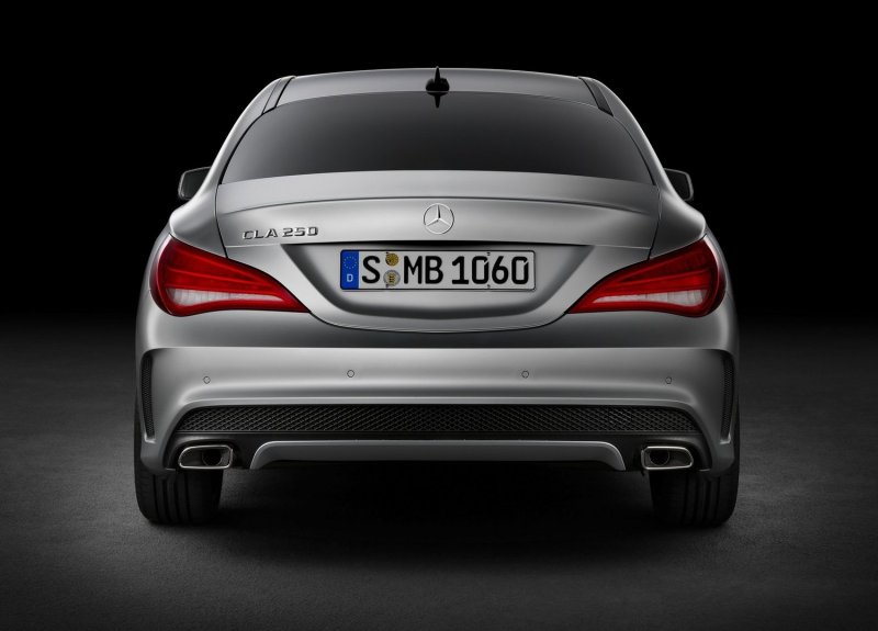 Mercedes Benz CLA 2015 сзади