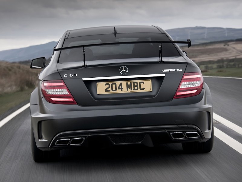 Mercedes Benz c63 AMG сзади