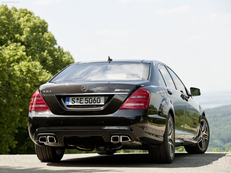 Мерседес-Бенц s63 AMG сзади