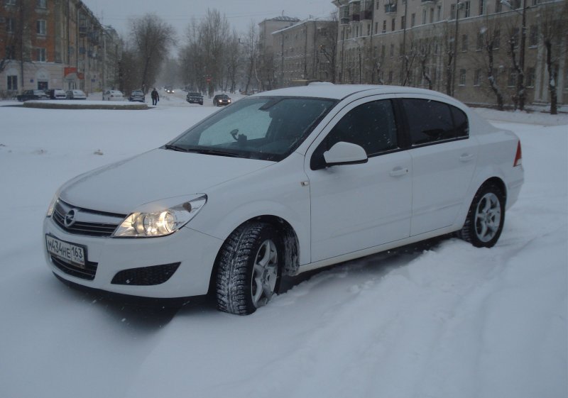 Opel Astra j белый тонированный