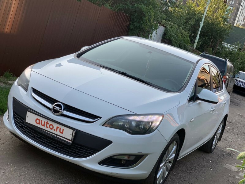 Opel Astra j Рестайлинг белая