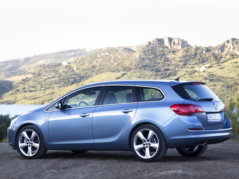 Универсал Opel Astra Sports Tourer