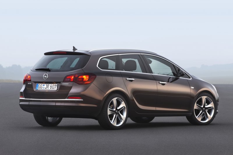 Opel Astra универсал 2014