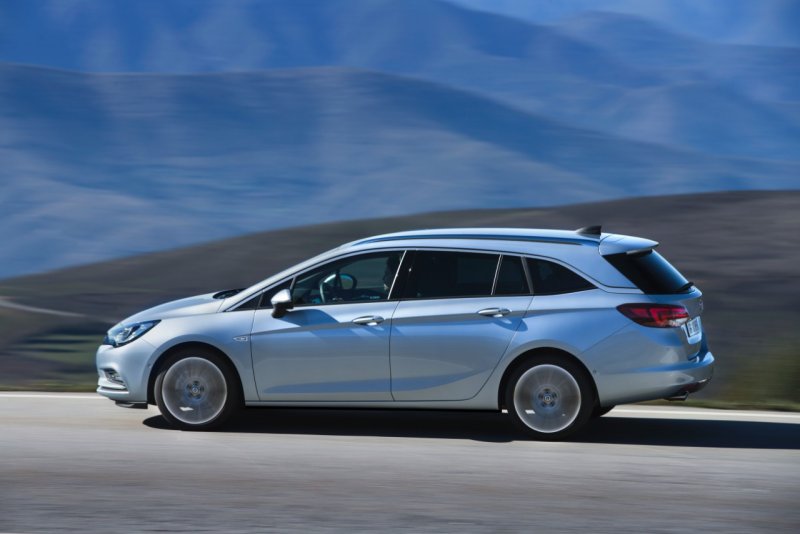 Opel Astra Sports Tourer 2014