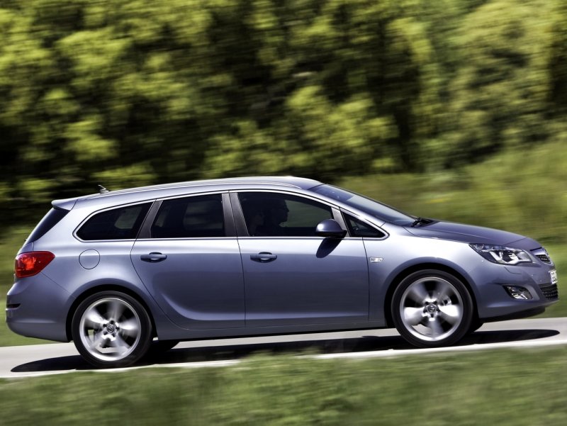 Opel Astra 2010 универсал