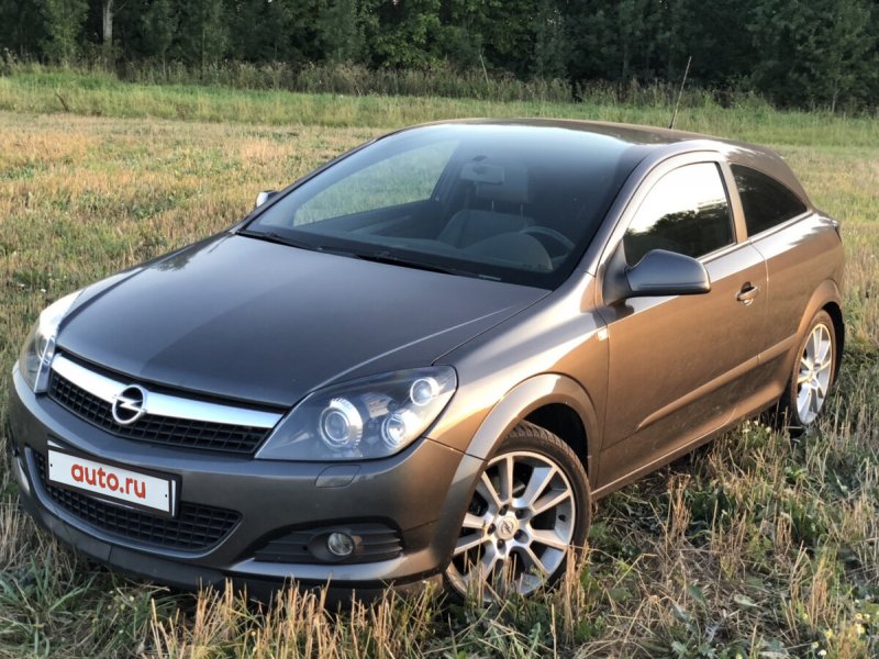 Opel Astra GTC 2010