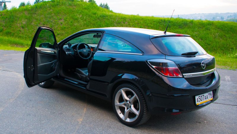 Opel Astra h GTC купе 2008