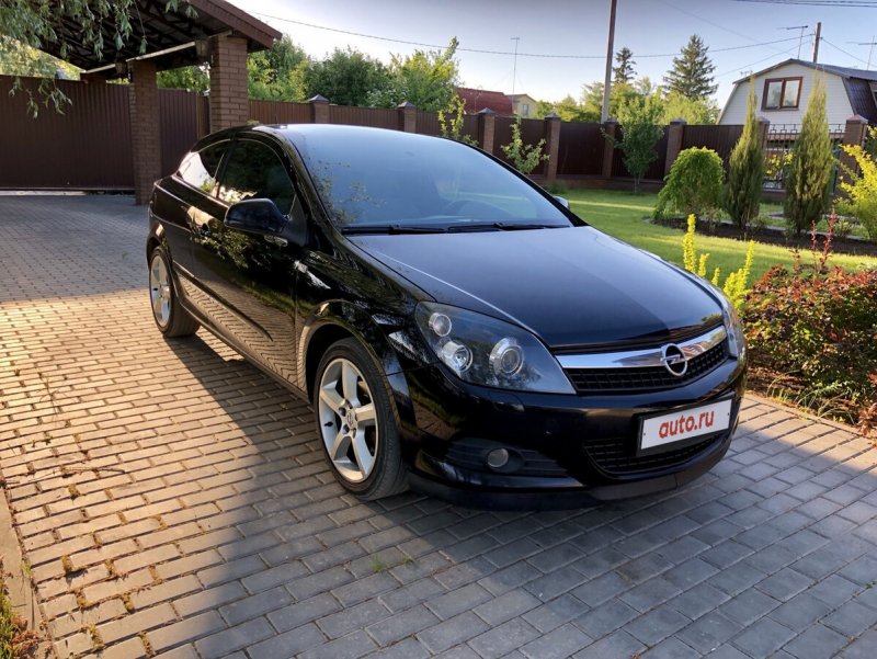 Opel Astra GTC 2010