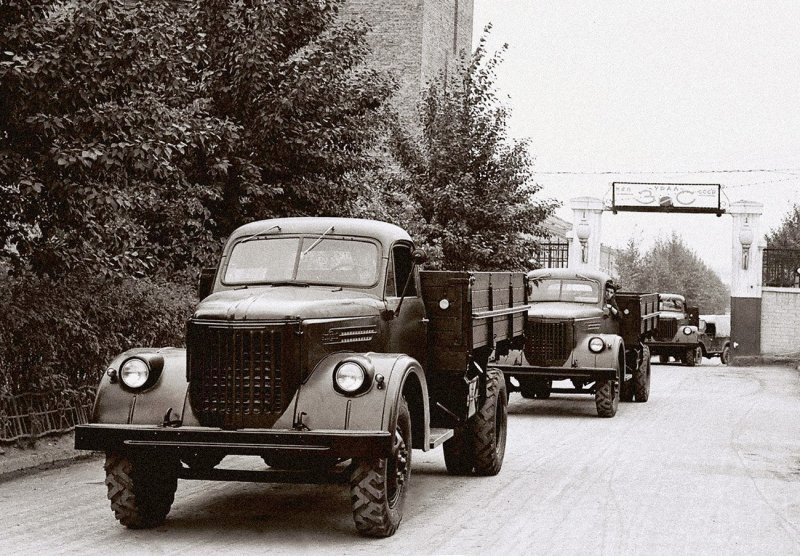 Урал ЗИС 355 И ГАЗ 51