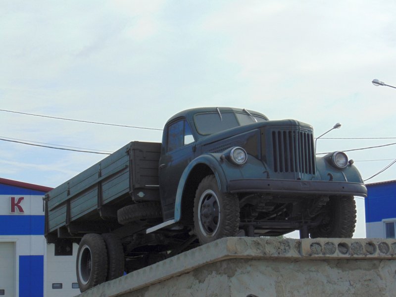 Уральский грузовик ЗИС-355м бортовой