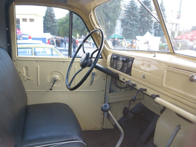 УРАЛЗИС 355м кабина