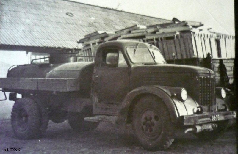 Урал ЗИС 355 М бензовоз
