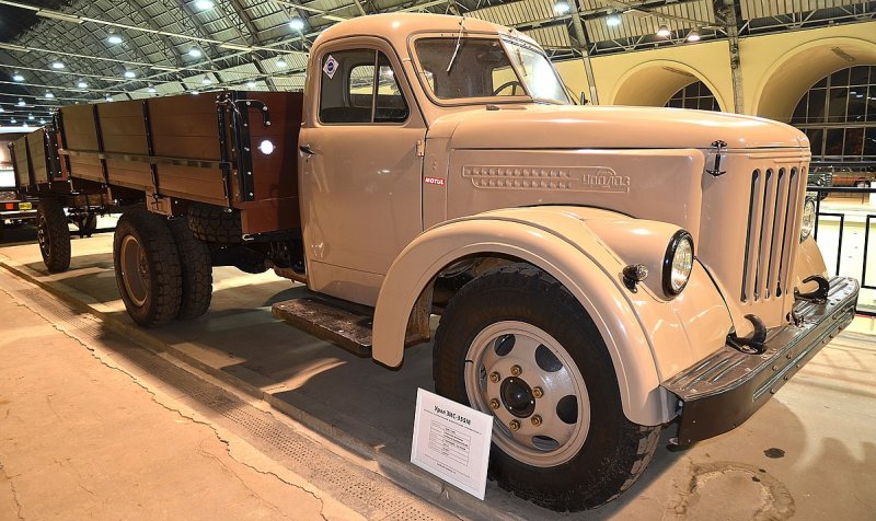 Автомобиль Урал ЗИС 355