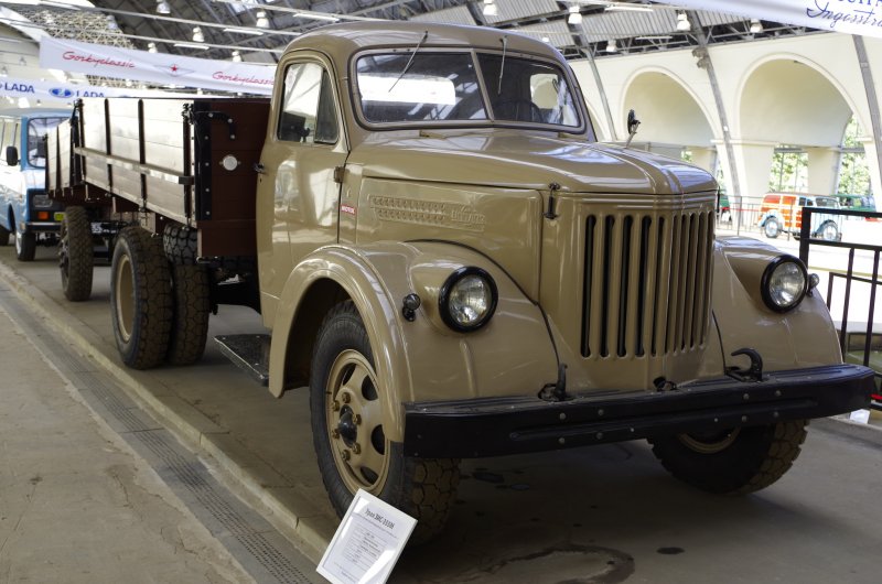 Автомобиль Урал ЗИС 355