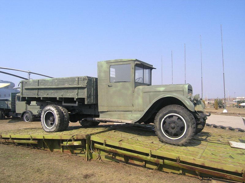 Грузовой автомобиль ЗИС Урал.